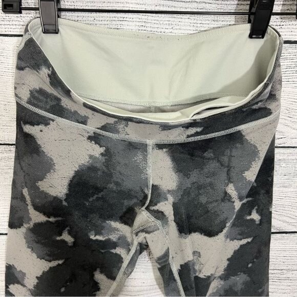 Lululemon Wunder Under Pant Floral Platoon Print Size 6 - Picture 3 of 5